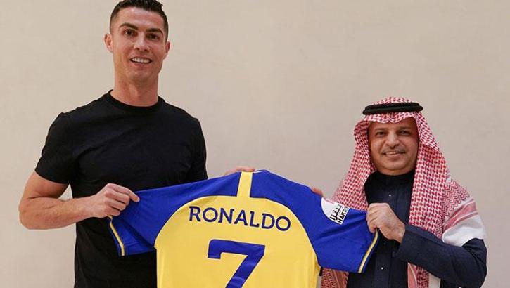Cristiano Ronaldo resmen Al Nassr'da