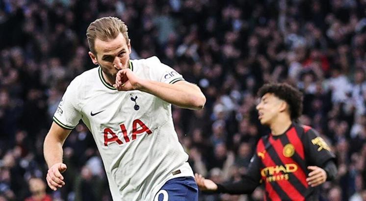 Merih Demiral duyurdu, Harry Kane'in de forması satışa çıkıyor