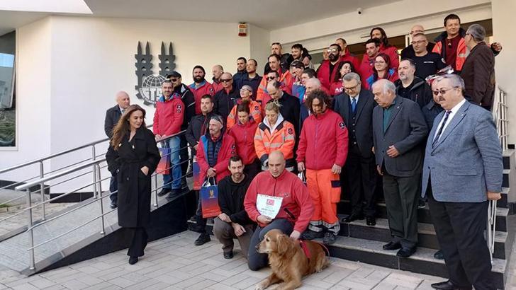 Enkazdan 31 kişiyi kurtaran Bulgar ekip, ülkesine döndü
