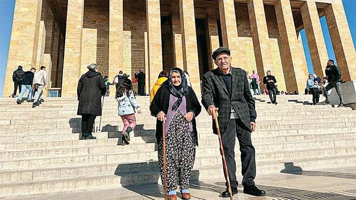 Depremden kurtulup Ata'ya koştular! Hiç yıkılmayan ikinci evimiz