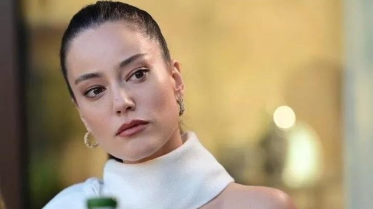 Pelin Akil paylaştı: Hava aydınlanana kadar avize sallanıyor mu diye bakıyorum