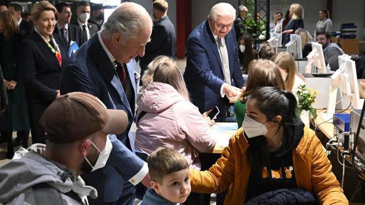 İngiltere Kralı III. Charles, Ukraynalı mültecilerle bir araya geldi