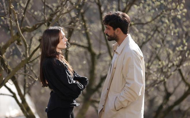 Ateş ve Zeynep, Deniz'e yakalandı! Kraliçe 3. bölümde neler oldu?