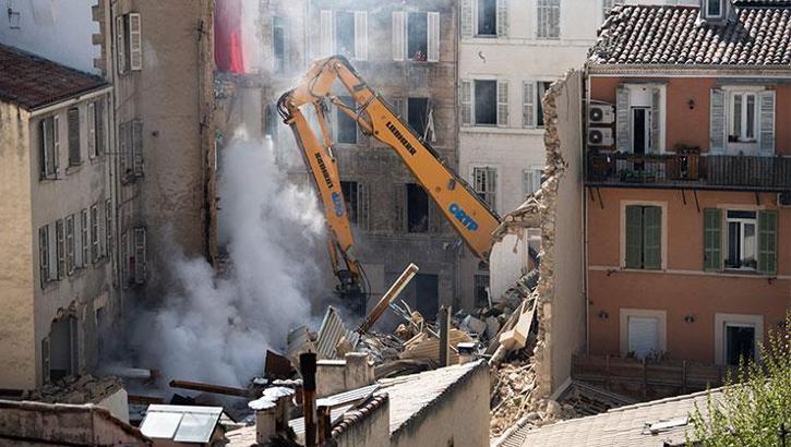 Fransa'da binalar art arda çöktü! Enkaz altında kalanlar var