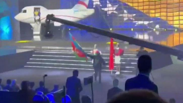 Erivan’daki Şampiyonada büyük skandal! Azerbaycan bayrağı yaktılar