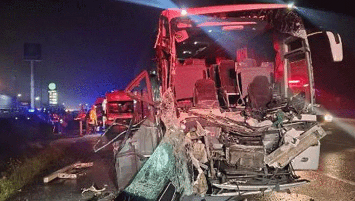 Son dakika: Balıkesir'de otobüs TIR'a çarptı: 33 yaralı