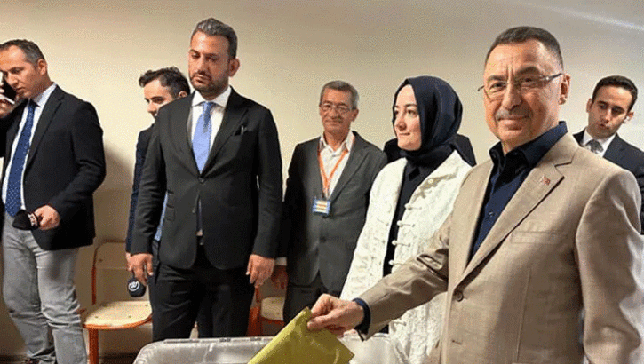 Fuat Oktay, Ankara'da oyunu kullandı