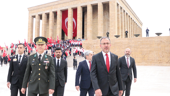 Bakan Kasapoğlu ve 81 ilden gençler Anıtkabir'de