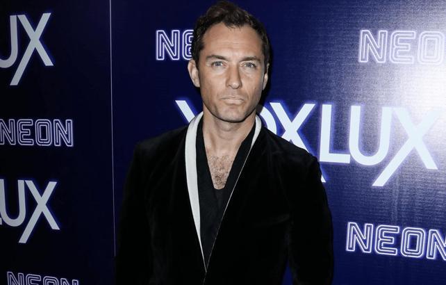 Jude Law: VIII. Henry rolü için kan, dışkı ve ter kokulu bir parfüm kullandım!