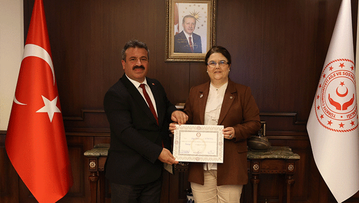 Bakanı Yanık, mazbatasını aldı