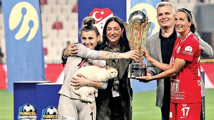 Toplumsal eşitlik için her dalda yarışıyor