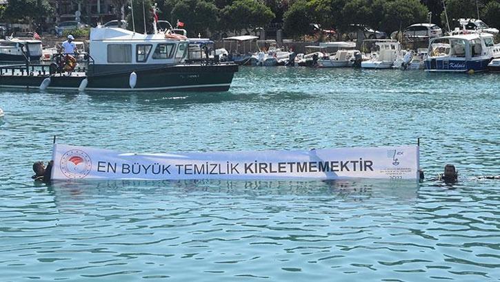 Bodrum'da denizin dibinden 10 ton 'katı atık' çıkarıldı