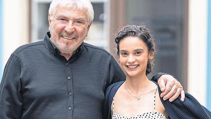 Erdal Özyağcılar & Serra Pirinç: Oyunculuk kara sevda ile yapılır, her oyuncuya 'Duayen', 'Usta' diyemeyiz