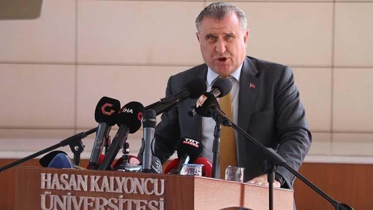 Bakan Bak, Hasan Kalyoncu Üniversitesi’nin mezuniyet törenine katıldı