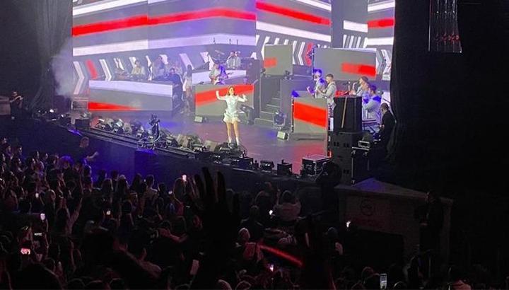 Harbiye'de Derya Uluğ coşkusu! Sevgilisi Asil Gök'e doğum günü sürprizi