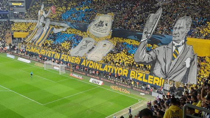Cumhuriyet'in Fener'i aydınlatıyor