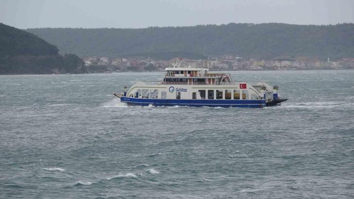 İstanbul Boğazı'nda gemi trafiği askıya alındı