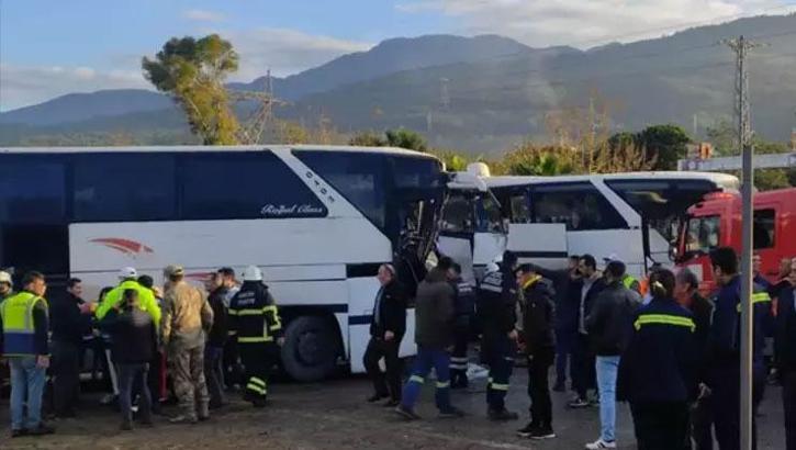 İşçi servisi otobüsler çarpıştı! 1'i ağır 18 yaralı
