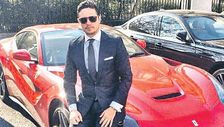 Londra'da Ferrari'sini çaldılar! Hırsızları gemide yakalattı