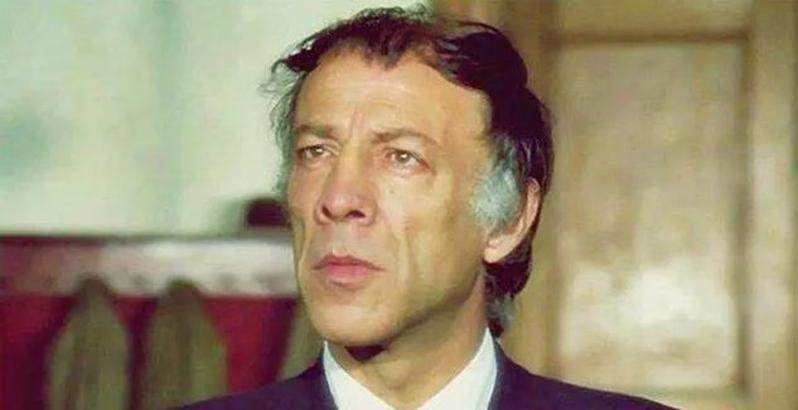 Münir Özkul'un gözlerden uzak büyüttüğü oğlu gündeme geldi