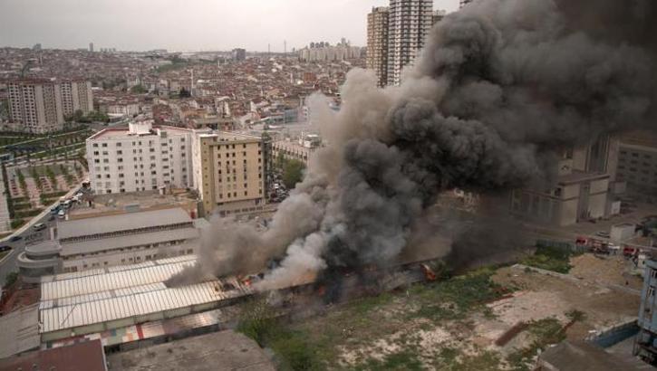 Esenyurt'ta fabrika yangını! Çok sayıda ekip sevk edildi