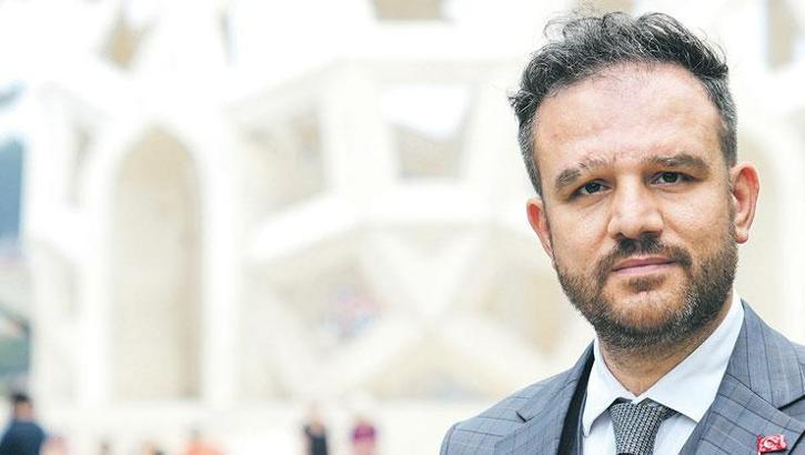 Darbenin izlerini taşıyor! Yapay kafatası ile 8 yıl