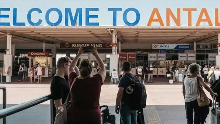 Antalya'da 'oteller boş' iddasına otelcilerden yanıt