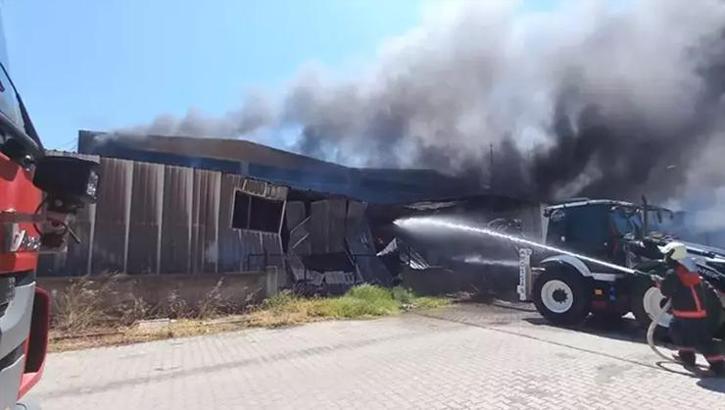 Manisa'da fabrika yangını!