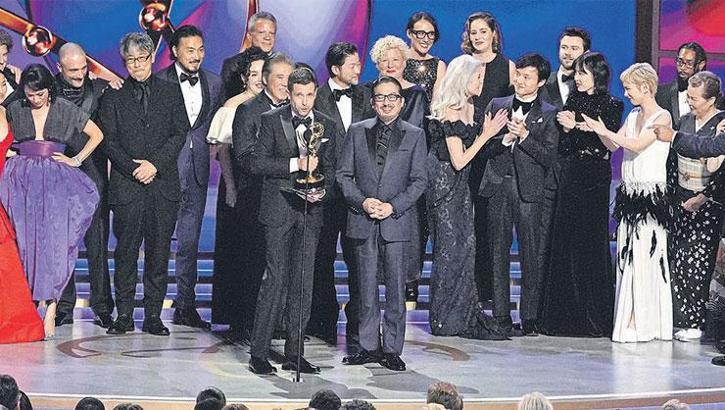 Emmy’de tarihi gece