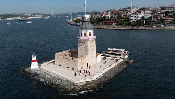 Farkındalık için harekete geçildi: Kız Kulesi'ne pembe kurdele