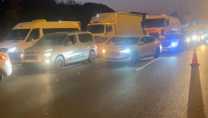 Esenyurt TEM'de tanker kazası! Trafik durma noktasına geldi