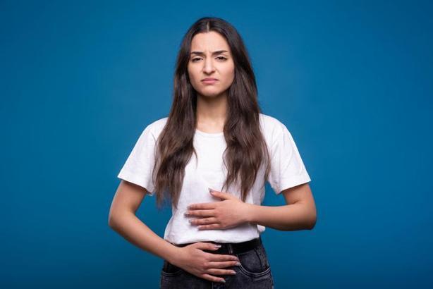 Karın ağrısı şikayetine dikkat! Nedeni bu hastalık olabilir