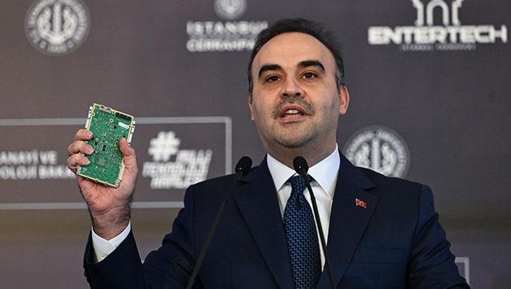 Bakan Kacır'dan Özel'e ‘KAAN'ın uçuş kartıyla yanıt!