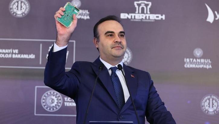 Bakan Kacır'dan CHP Genel Başkanı Özel'e yanıt! Kırmızı karta karşılık KAAN'ın uçuş kartı