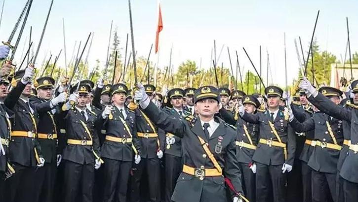 MSB kaynaklarından, disipline sevk edilen teğmenlerle açıklama