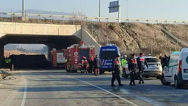 Denizli'de işçileri taşıyan midibüs devrildi! Ölü ve yaralılar var