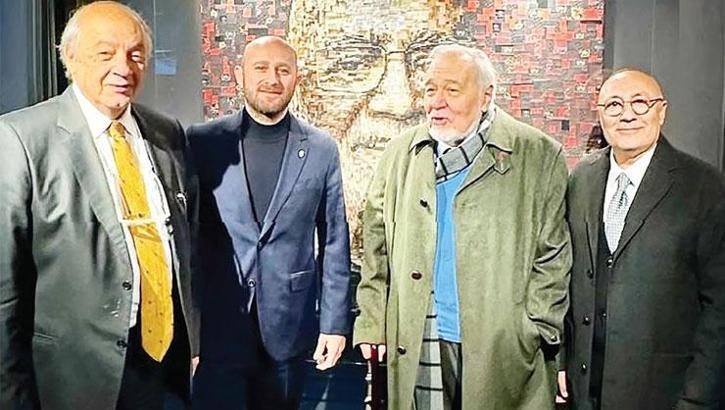 Eski dostlar hasret giderdi