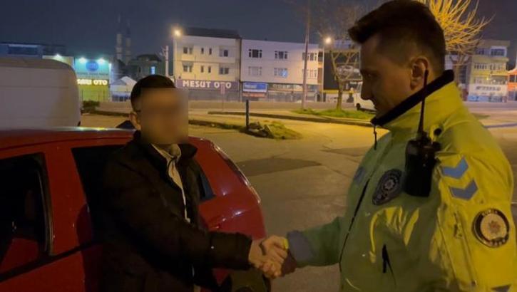 Alkol denetiminde 0.50 promil çıkan taksiciye polisten ehliyet şakası