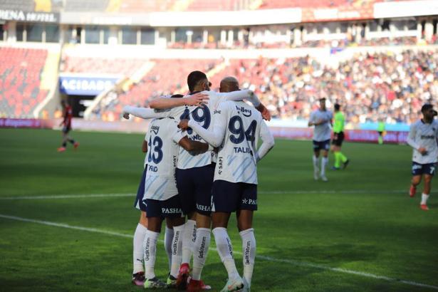 Fenerbahçe, Türkiye Kupası'nda çeyrek finale yükseldi
