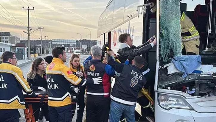 Yolcu otobüsüne TIR çarptı! Çok sayıda yaralı var