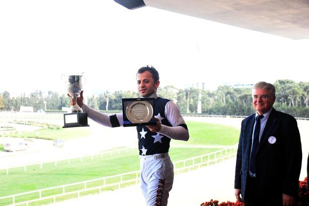 İzmir'de Ege Derbisi'nin kazananı Dapper Man oldu