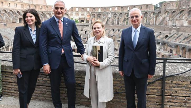 Bakan Ersoy'un katılımıyla Roma Kolezyumu'nda 6 milyon ziyaretçili final: Göbeklitepe sergisi tarihe geçti