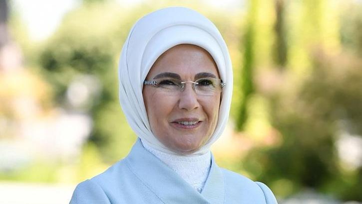 Emine Erdoğan, Kadın ve Demokrasi Vakfı'nın yeni yönetimini tebrik etti
