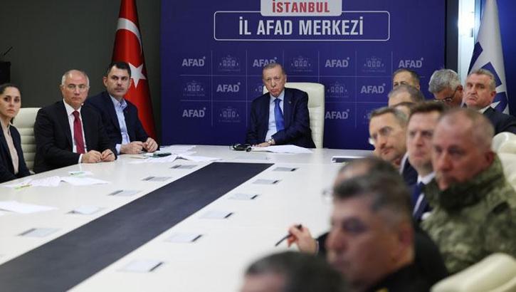Cumhurbaşkanı Erdoğan, kriz merkezinde depreme ilişkin brifing aldı: Teyakkuz halinde olacağız