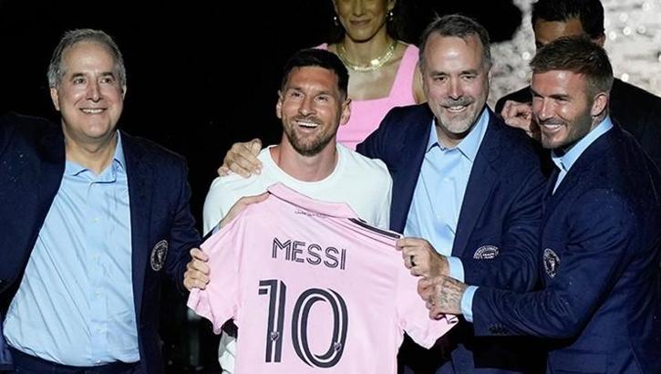Messi'den Beckham itirafı! 'İdmanlara katılıyor'
