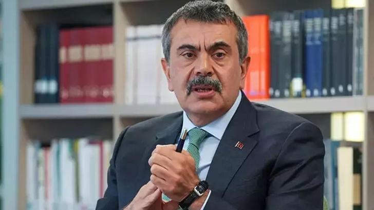 Bakan Tekin, İstanbul'da depremden sonra 3'ü tarihi 4 okulun boşaltıldığını açıkladı