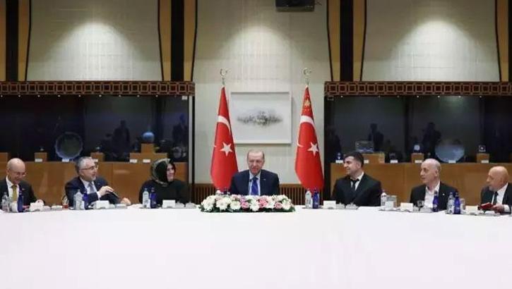 Cumhurbaşkanı Erdoğan, işçileri kabul etti: Çalışanlarımızın haklarını korumak önceliğimiz oldu