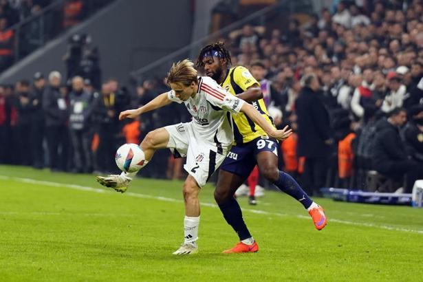 Fenerbahçe, Beşiktaş'a takıldı! Şampiyonluk yolunda ağır yara aldı
