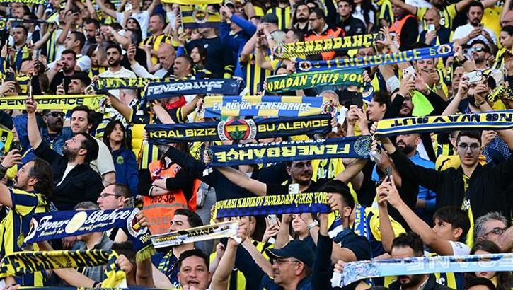 Kadıköy'de 'yönetim istifa' sesleri! Aziz Yıldırım'a için tezahürat