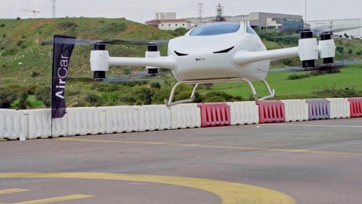 Türkiye'nin uçan otomobili havalandı! İnsanlı uçuşlar başladı